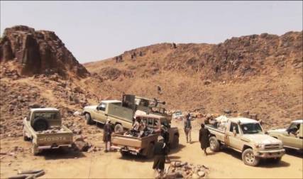 مراسل الجزيرة يؤكد عدم سقوط معسكر فرضة نهم حتى الآن ، وقيادي بالمقاومة: " أوشك على السقوط"