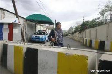 الرئيس يدعو الجيش لحماية العاصمة بعد أشهر من توجيهه بالإنسحاب