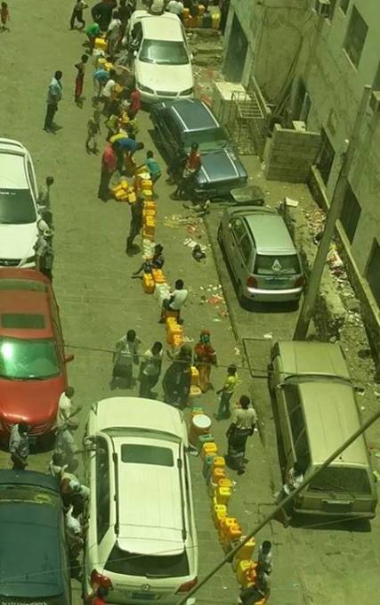 أزمة مياه خانقة في عدن والكويت ترسل مساعدات طبية عاجلة ( صور)