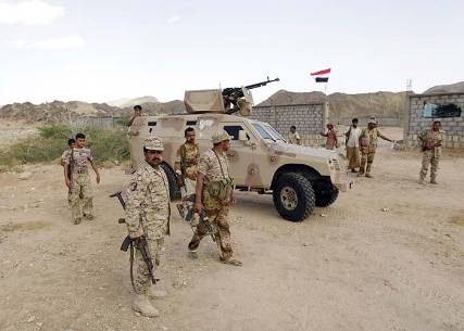 لجنة صرف المرتبات تغادر الجوف قبل استكمال صرف مرتبات الجنود والأخيرين يحملون جماعة الحوثي المسئولية