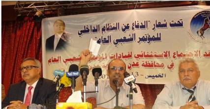 قيادات مؤتمرية جنوبية تعتزم إقالة "صالح" من رئاسة الحزب وتعيين "هادي" خلفاً له