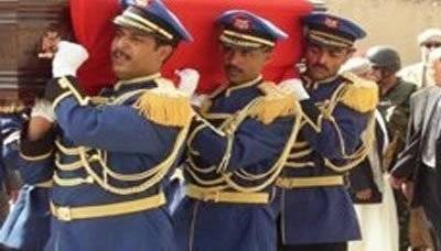 تشييع جثامين خمسة جنود قتلوا في مواجهات مع رجال القبائل بمارب