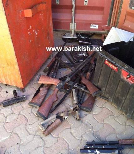 صور.. لإحراق قوات المارينز الأمريكية أسلحتها قبل مغادرة السفارة الأمريكية بصنعاء