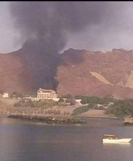 عاجل: مصدر حكومي يكشف وضع الحكومة اليمنية بعد قصف القصر بعدن 