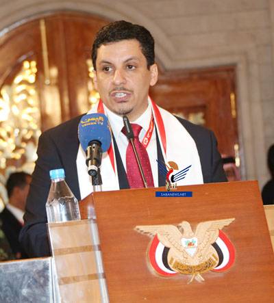 وزير الداخلية يترأس لجنة وساطة بين الرئاسة والحوثيين ومصدر يتوقع الإفراج عنه الليلة أو غدا