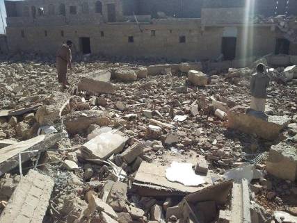 الحوثيون يفرضون حالة الطوارئ على أرحب ويقتحمون 7 منازل منذ صباح اليوم