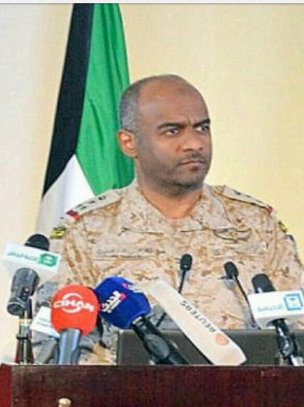 مستشار وزير الدفاع السعودي : الحوثيون يخزنون السلاح الإيراني في المساكن 