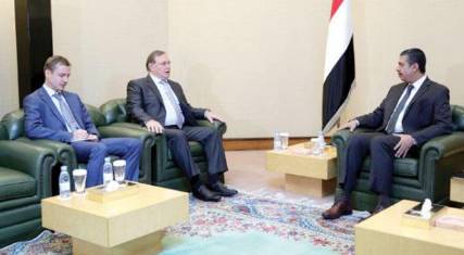مبعوث بوتين يستقبل وفًدا حوثًيا في موسكو وبحاح يستقبل السفير الروسي 