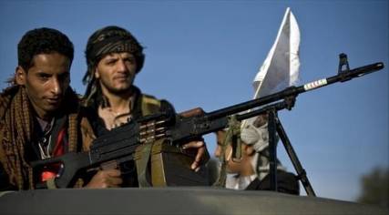 الحوثيون يفشلون في تفريق مسيرة بمدينة إب وطقم مسلح يفر هارباً بعد محاصرته من المحتجين