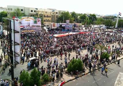 بذكرى عيد 14 أكتوبر ..الآلاف بساحة العروض يهتفون خلف عطروش..برع يا استعمار (فيديو + صور)