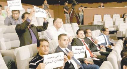تعذيب يومي للمختطفين في سجون المتمردين و10 صحافيين يضربون عن الطعام