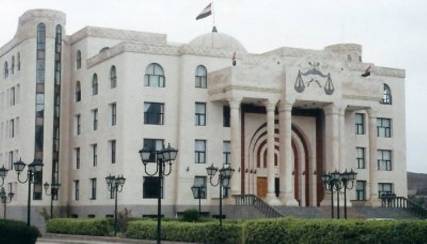 النيابة تحيل ملف قضية المتهمين بقتل القاضي العنسي ونجله إلى المحكمة الجزائية بالأمانة