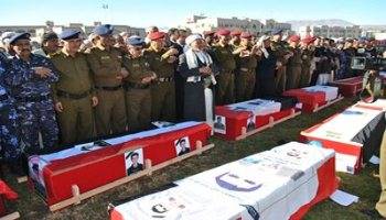 وزيراالدفاع والداخلية يتقدمان مشيعي شهداء الجريمة الارهابية أمام كلية الشرطة