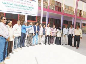 الهلال الأحمر الإماراتي يؤهل  140 مدرسة  في عدة محافظات 