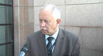 وزير الصحة في الحكومة المستقيلة: الجسر الجوي الذي فتحه الحوثيون مع إيران تحت غطاء المساعدات ينقل أشياء خفية لا نعلمها