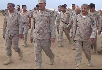 القشيبي يتفقد مواقع الجيش المتقدمة في جبهتي حرض وميدي