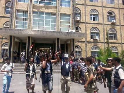 الألغام وخطوط إمداد المليشيات تعيق تحرير تعز