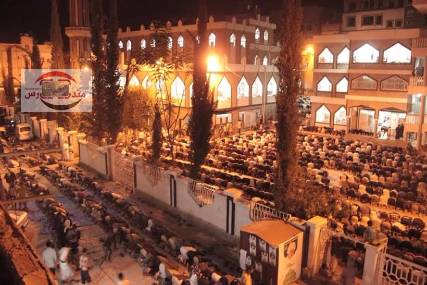 إب: اكتظاظ المساجد بالمصلين لقيام ليلة 27 رمضان في تحد لمليشيا الحوثي (صور)