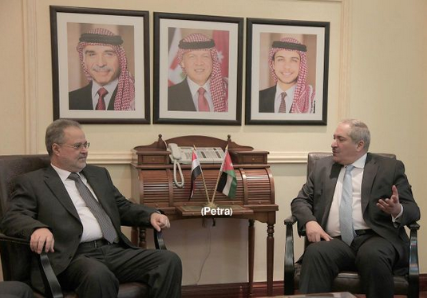 المخلافي يبحث مع وزير الخارجية الأردني مستجدات الأوضاع الإنسانية والعسكرية في اليمن