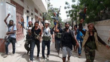 قائد عملية تحرير عدن يكشف مدى قوة الحوثيين التي واجهتهم وأسماء واضعي خطة التحرير ويؤكد ان المعارك تدور خارج المدينة