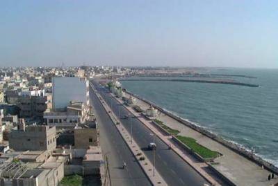 صحيفة اماراتية: ايران اخترقت دولاً افريقية وحولتها لمنصات تهريب أسلحة للحوثيين