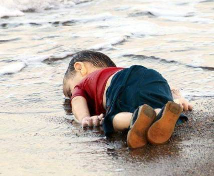 صورة الطفل السوري التي هزت ضمير العالم