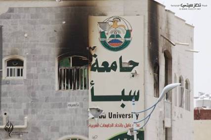 الإنقلابيون يكثفون قصفهم للأحياء السكنية في تعز وعدن
