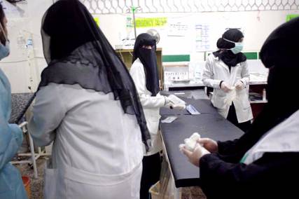 تحذيرات من كارثة صحية .. المستشفيات الحكومية بـ 5 محافظات تحذر من توقف عملها نتيجة عدم صرف مخصصاتها المالية
