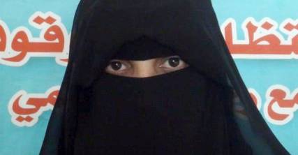 مسلحون حوثيون يقتحمون السجن المركزي بإب ويقتادون السجينة " رجاء الحكيمي" إلى جهة مجهولة