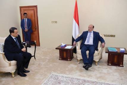 الحكومة  تشترط الإفراج عن وزير الدفاع