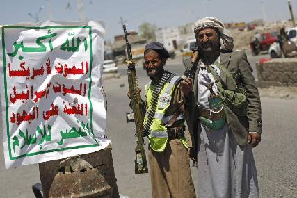 توزيع 2000 مسلح لأنصار الله على الوحدات الأمنية بصنعاء