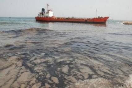 مصدر مسؤول بحضرموت ينفي انباء تحدثت عن استيلاء قراصنة لناقلة نفط قبالة سواحل المكلا