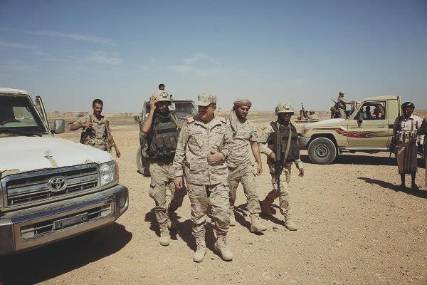 المقدشي يتفقد مواقع الجيش والمقاومة بفرضة نهم ومفرق الجوف ويزور قائد مقاومة الجوف صالح الروسا