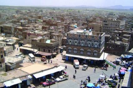 ذمار: خبراء متفجرات يفككون عبوة ناسفة زرعت في فناء المركز الثقافي