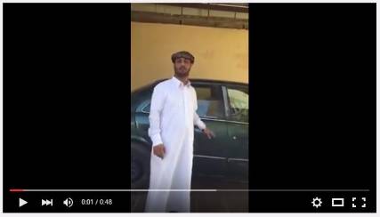 بالفيديو: مواطن يمني يعرض سيارته للبيع دعما لأهالي تعز المحاصرين