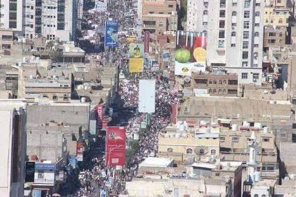 مئات الآلاف في تعز يطالبون بإعلان" الجند "والكتلة البرلمانية تطالب بتوزيع عادل لثروة اليمن"صور وتفاصيل"