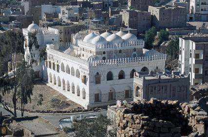 استهداف طقم للحوثيين في رداع وأشتباكات عنيفة شمال المدينة