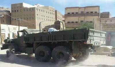 الإفراج عن "5" جنود وعربات عسكرية بعد اختطافهم للمطالبة بالإفراج عن سجين