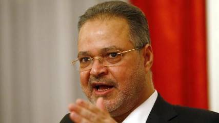 الوفد الحكومي يطالب بتشكيل لجنة عسكرية للتحقيق في اقتحام لواء العمالقة ويؤكد موقفه الرافض لحضور المشاورات المباشرة حتى تلبية شروطه