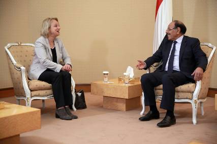 نائب رئيس الجمهورية يطالب بضغط دولي لإجبار المليشيا على الالتزام بالهدنة وفك الحصار عن تعز