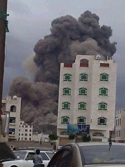 طيران التحالف يقصف مصنع في العاصمة صنعاء وانباء عن سقوط ضحايا