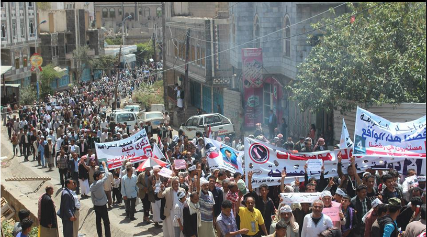 إب: رجال المقاومة يعترضون رتلاً عسكرياً متجهاً لعدن وتعز وإندلاع إشتاكات عنيفة