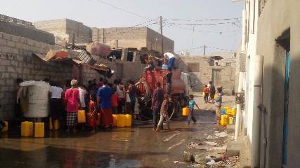 الحديدة تعيش أزمة حادة في مياه الشرب