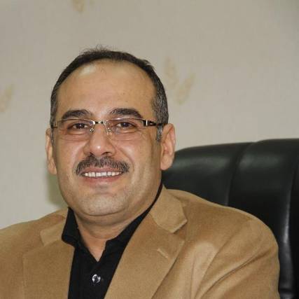 صحفي مقرب من صالح: سيارات محملة بالجثث تم إخراجها من منزل الأحمر عقب قصفه من التحالف