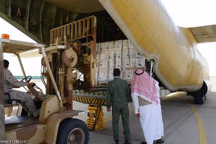 وصول طائرات إغاثية سعودية وإماراتية إلى عدن