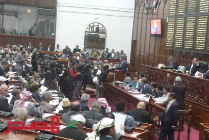 أول جلسة لحكومة بحاح مع البرلمان لم تخل من المشادات الحزبية