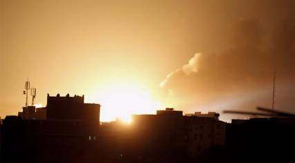 عاجل: طيران التحالف يقصف معقل الحوثيين وسط العاصمة صنعاء