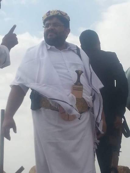 شاهد فيديو ... الصورة بمائة ريال بجوار محمد علي الحوثي