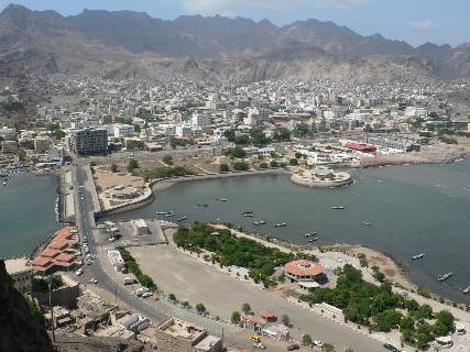 حالة غضب اجتاحت الشارع الرئيسي بالمعلا من قبل المتقاعدين
