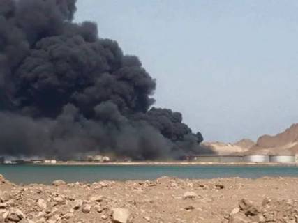 بيان الحكومة حول قصف ميليشيات الحوثي وصالح ميناء الزيت ومصافي عدن 